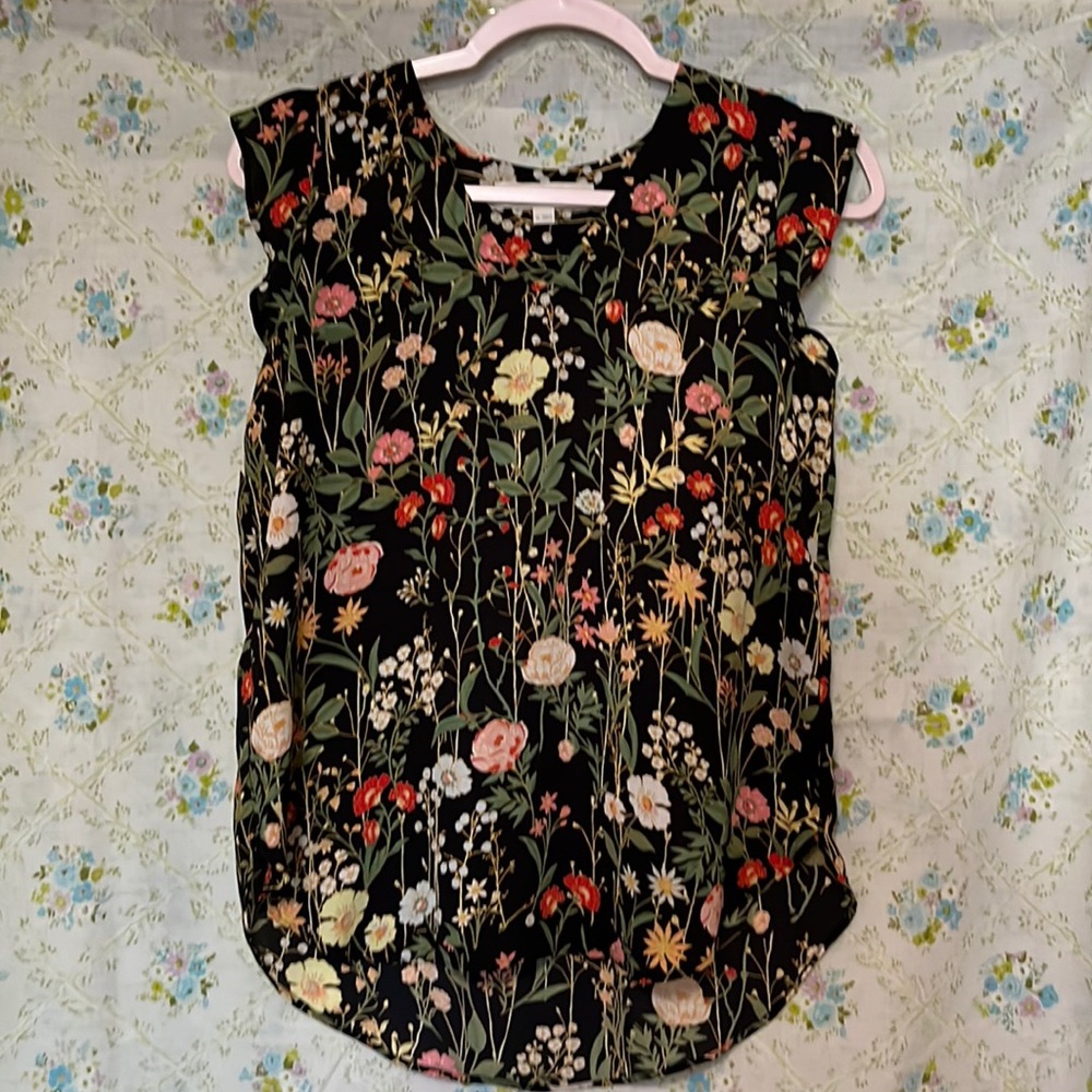 Pretty Floral Loft Top